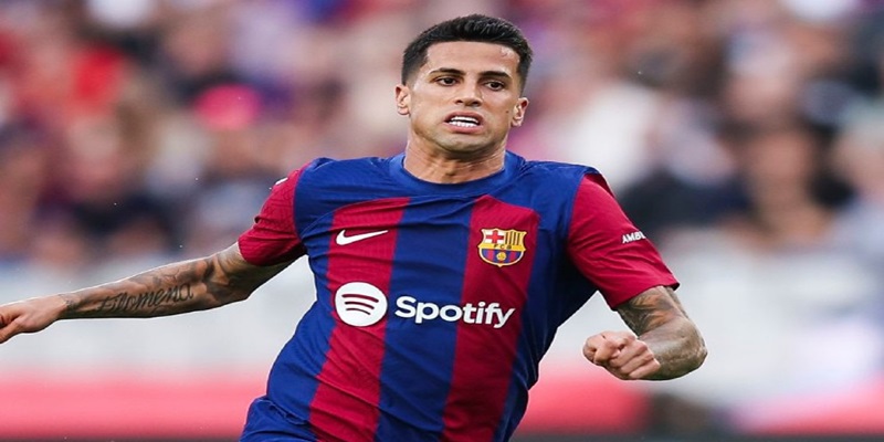 Barcelona và bài toán Joao Cancelo: Mức giá, rủi ro và lựa chọn thay thế