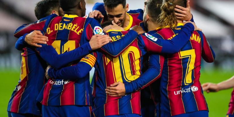 Barcelona và bài toán Joao Cancelo: Mức giá, rủi ro và lựa chọn thay thế