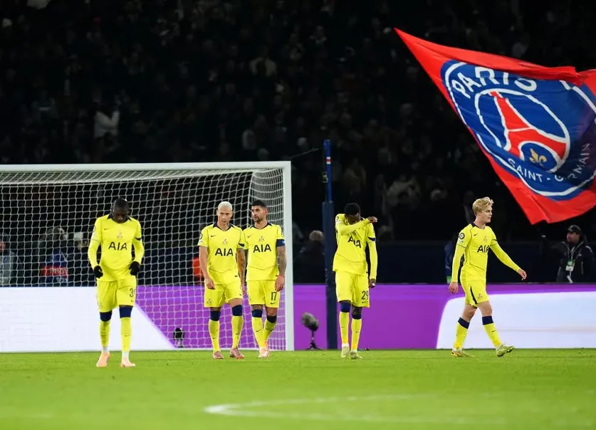 Tottenham vừa trở về từ thất bại 3-5 trên sân PSG