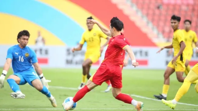 Đình Bắc chơi ấn tượng trước U22 Malaysia.