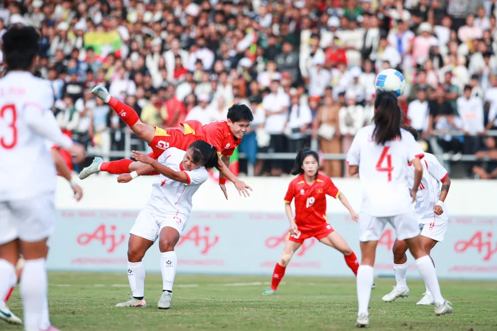Siêu phẩm của Vạn Sự vào lưới Myanmar khiến đối thủ không thể gượng dậy chiều 11/12